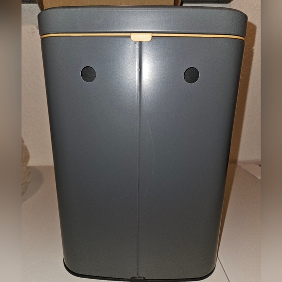 Outdoor Dog Poop Trash Can with Lid and Activated Carbon Filter Wall-Mounted - Picture 8 of 8